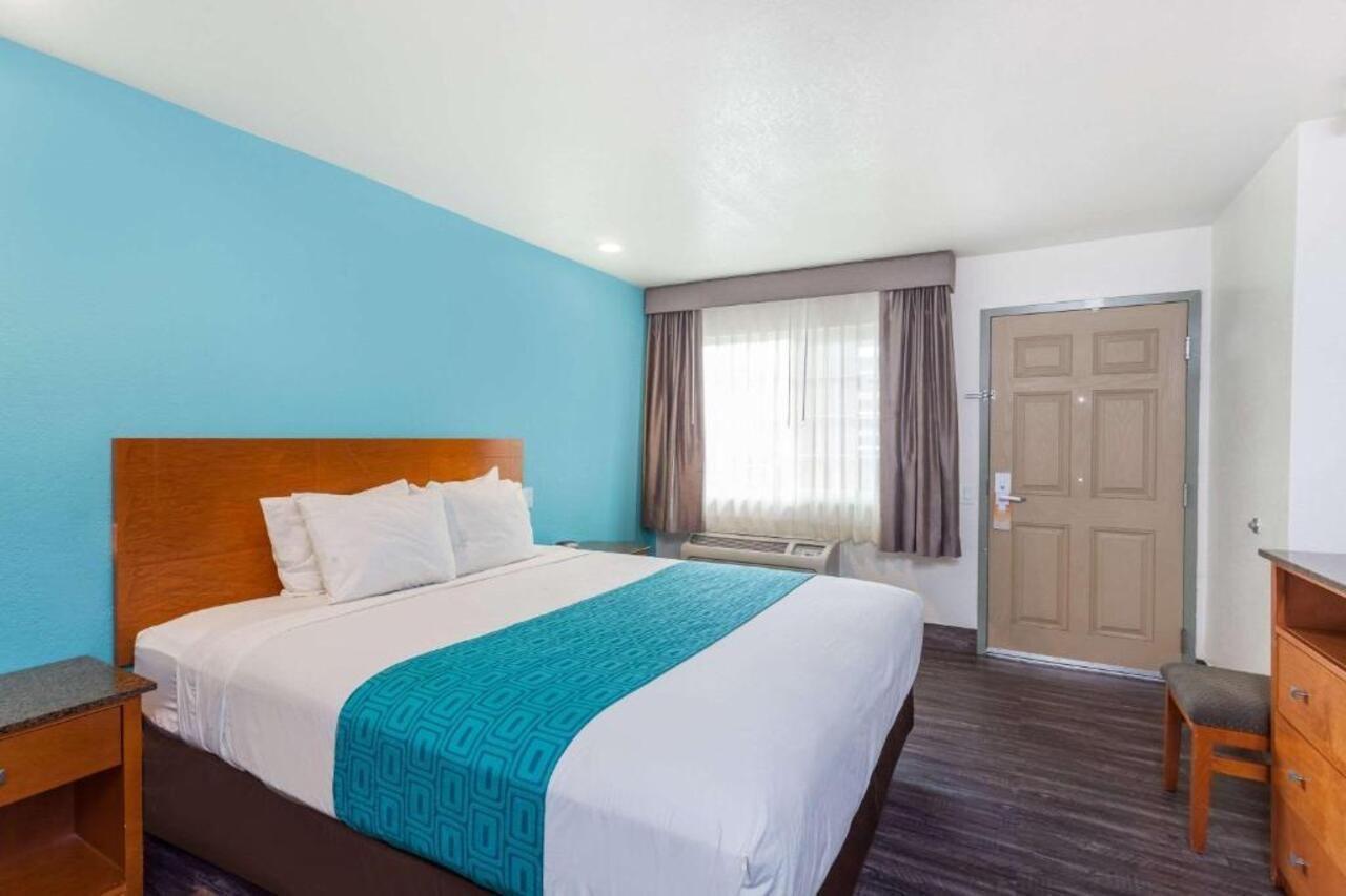 Howard Johnson By Wyndham National City/San Diego South Екстер'єр фото