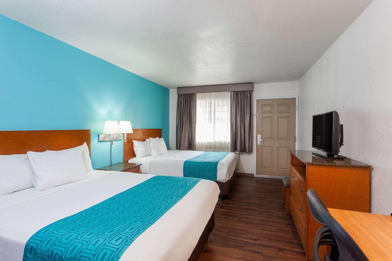 Howard Johnson By Wyndham National City/San Diego South Екстер'єр фото