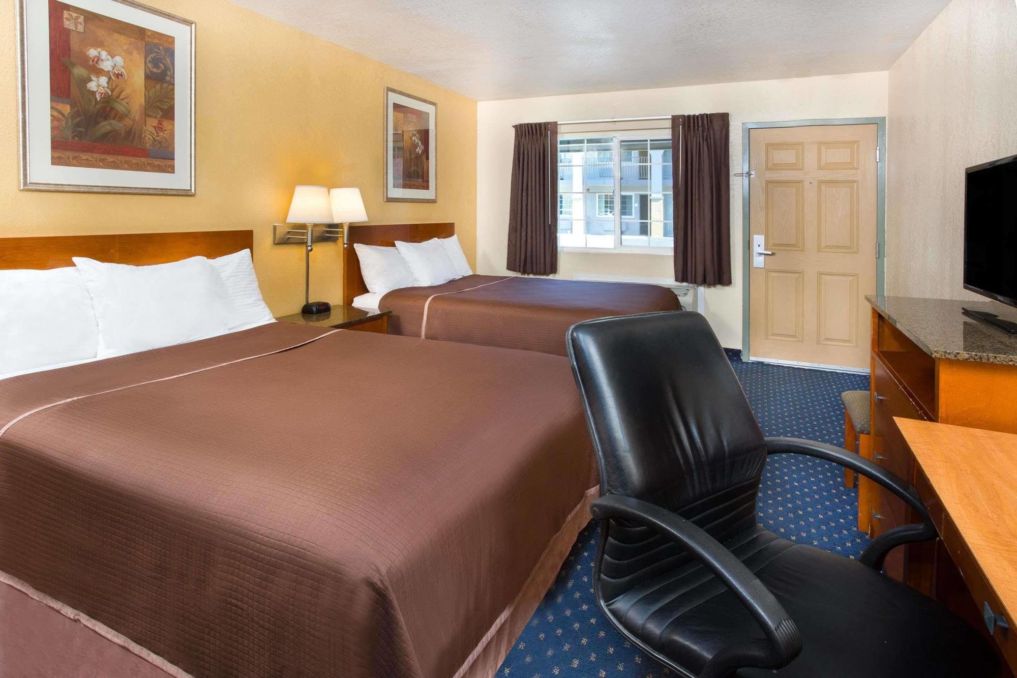 Howard Johnson By Wyndham National City/San Diego South Екстер'єр фото
